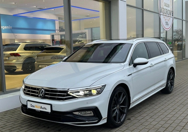 Volkswagen Passat cena 209900 przebieg: 15000, rok produkcji 2023 z Niepołomice małe 781